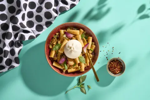 Romige rigatoni met aubergine en burrata
