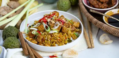 Vegan nasi met tofu