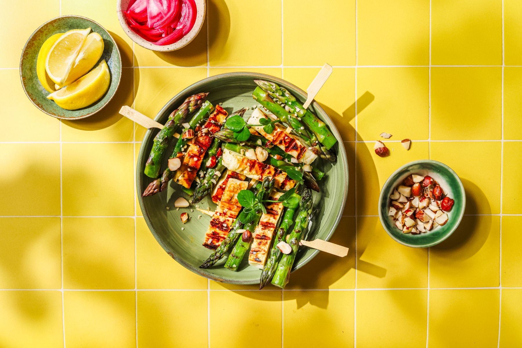 Groene asperges BBQ met halloumi