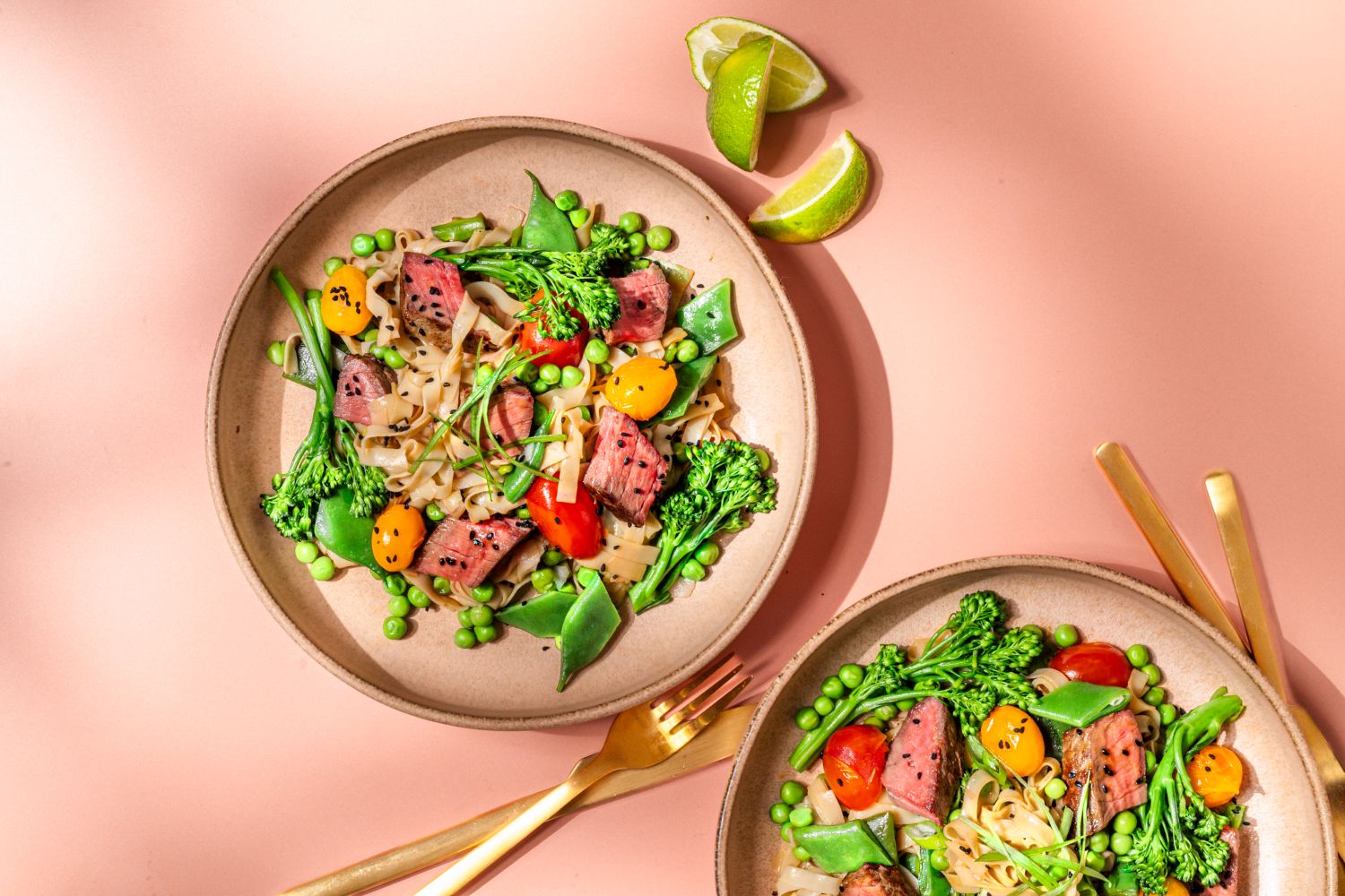 Beef teriyaki met groene groenten en geroosterde tomaatjes