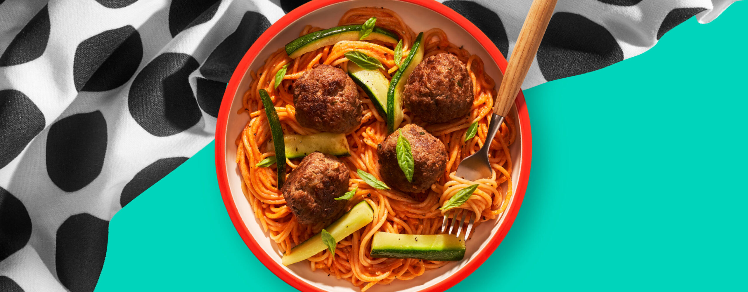 Spaghetti met rode curry gehaktballetjes