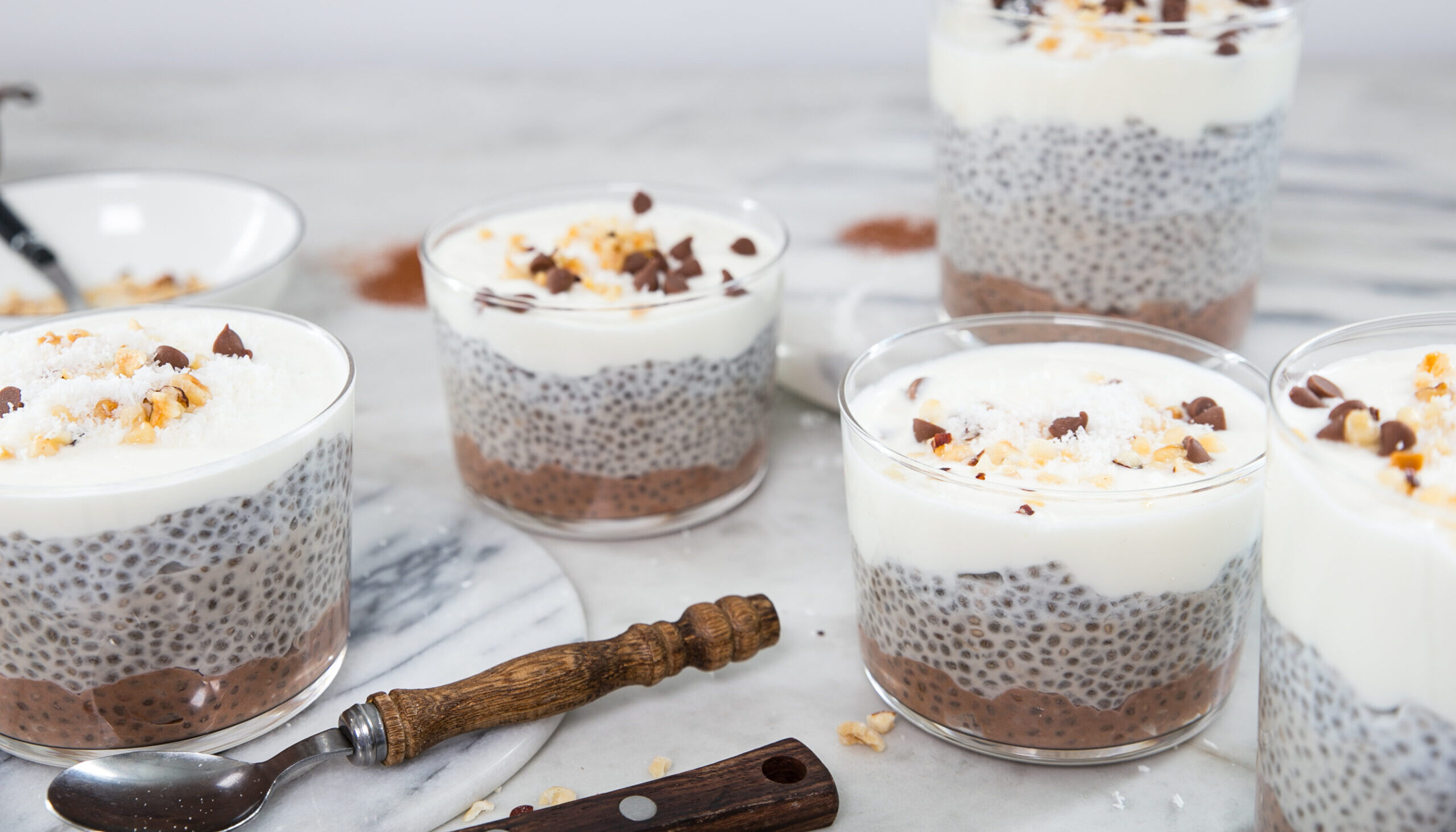 Tiramisu chia zaad pudding met kokosmelk