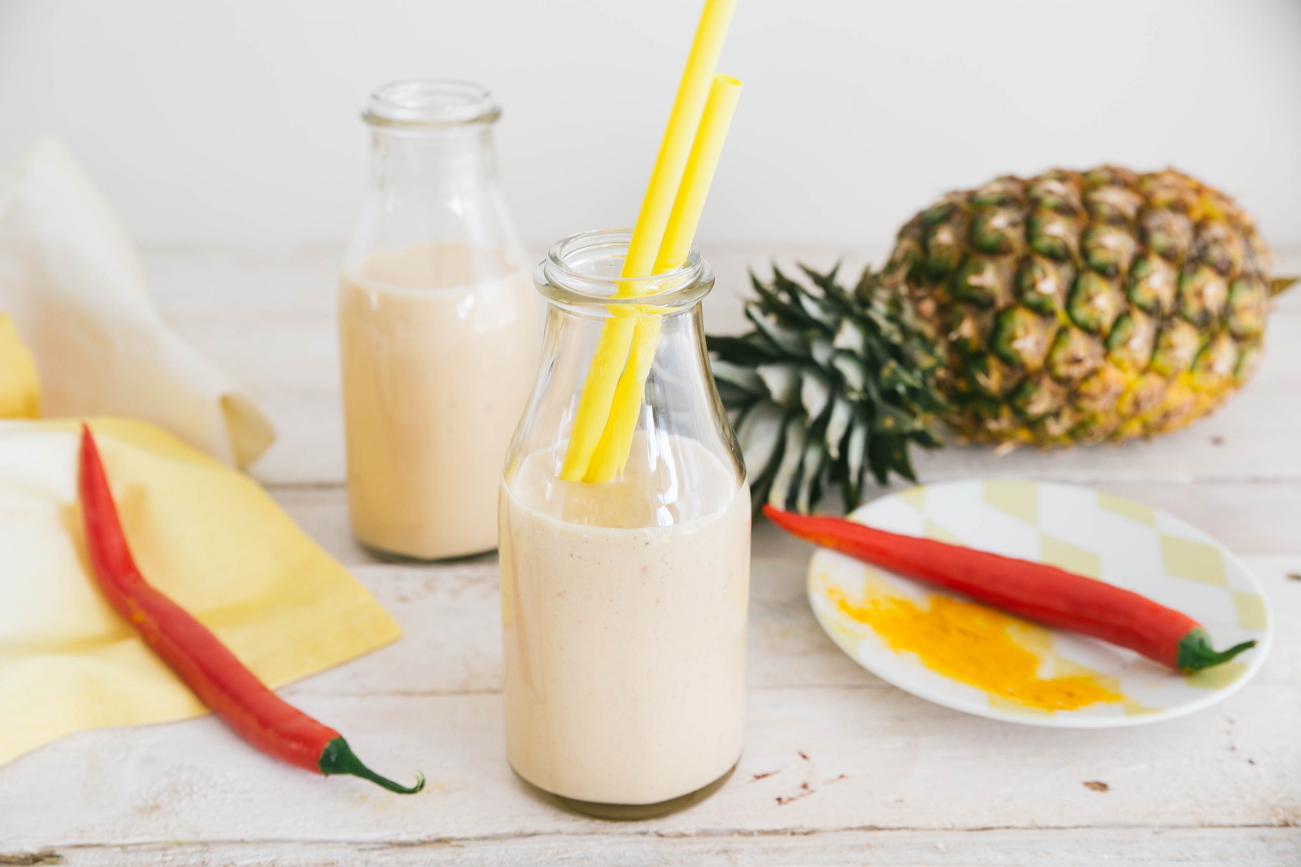 Pittige ananassmoothie met specerijen