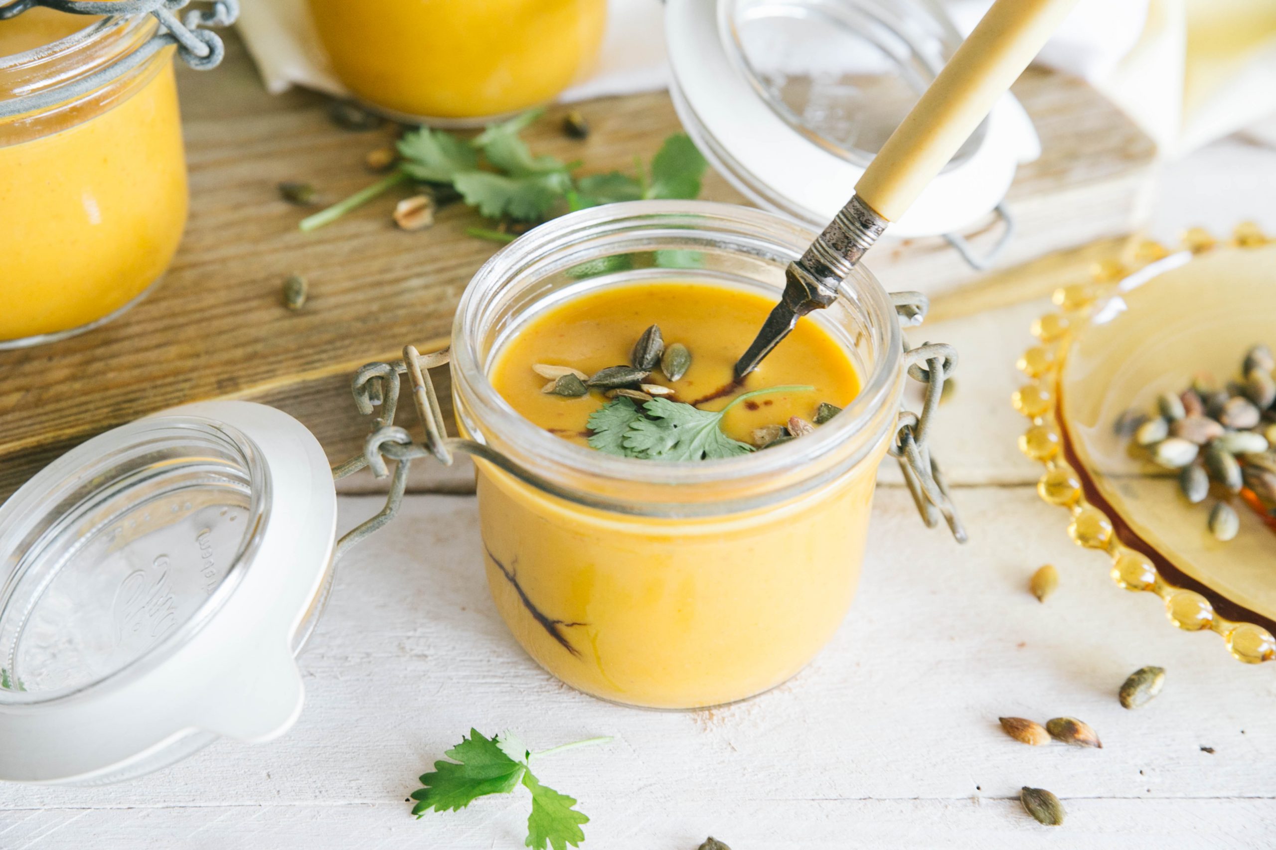 Pompoensoep met gele curry en kokosmelk