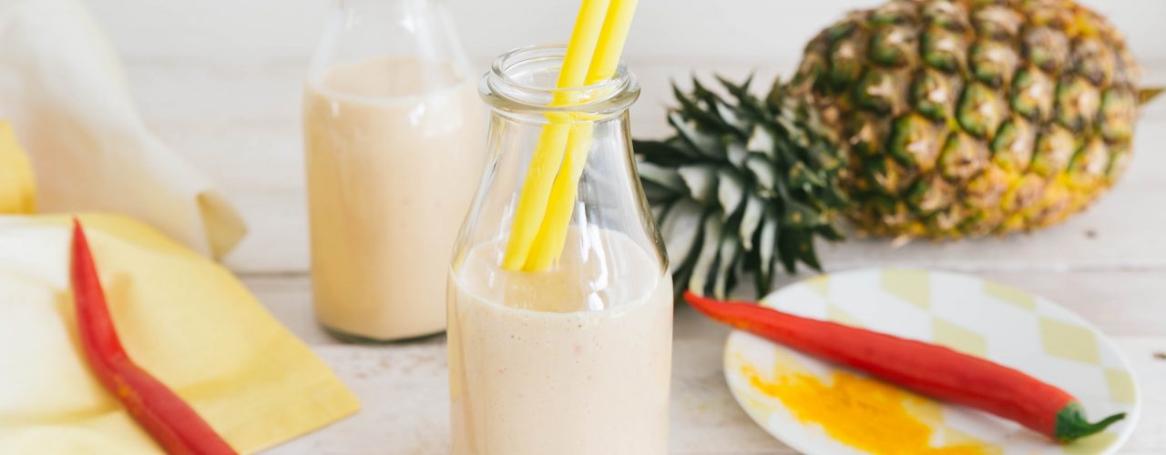 Pittige ananas smoothie met specerijen