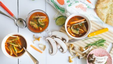 Thaise rode currysoep met paddenstoelen