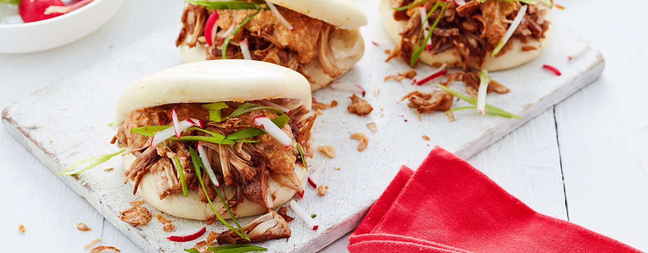 bao buns met jackfruit