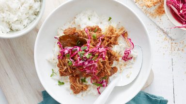 Rendang van jackfruit met atjar van rode kool