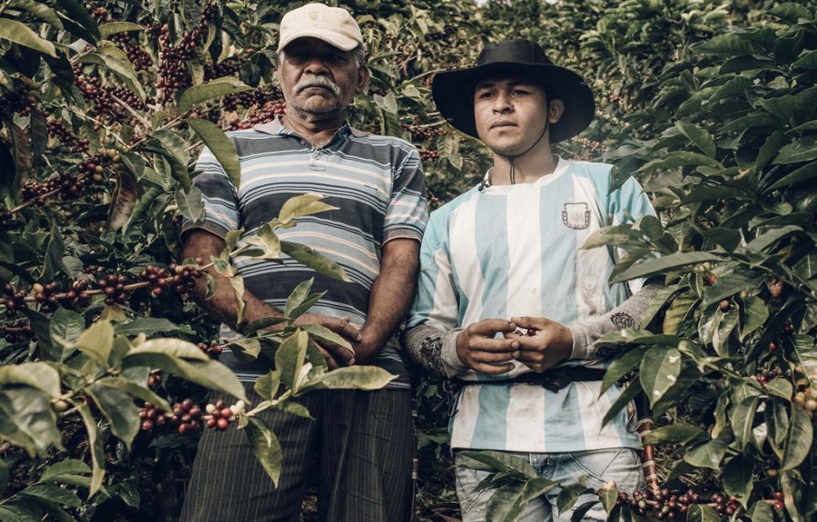 Fairtrade Original Community Coffee koffieboer Edwin en zijn vader