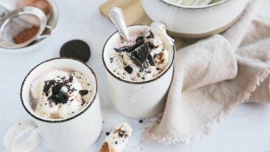 Warme chocolademelk met kokosslagroom