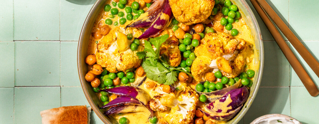 Gele curry met bloemkool en geroosterde kikkererwten