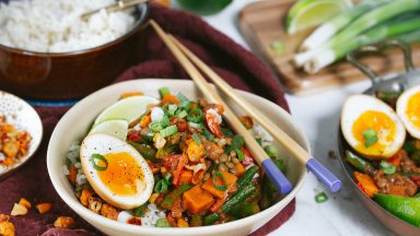 Thaise massamancurry met linzen en zoete aardappel