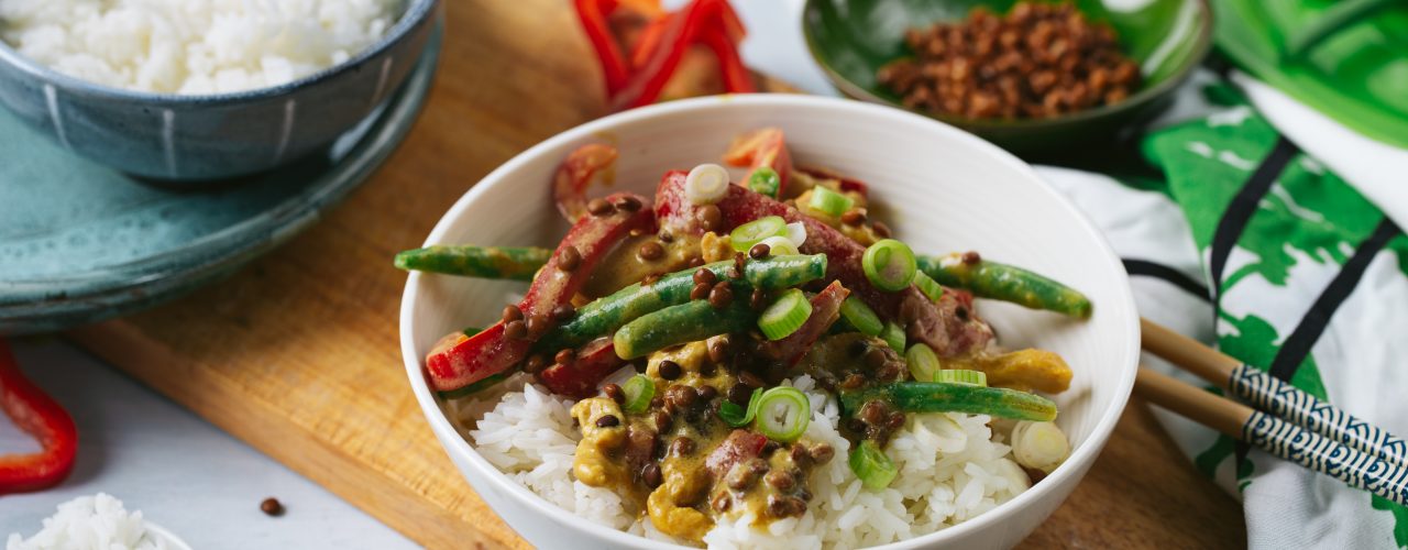 Fairtrade Original - Recept Thaise groene curry met paprika, linzen en sperziebonen