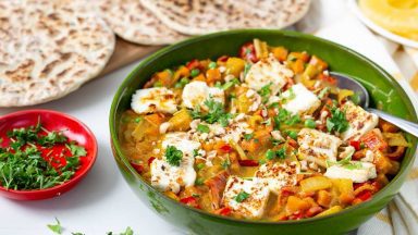 Vegetarische Indiase butter chicken paneer met ananas