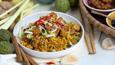 Vegan nasi met tofu