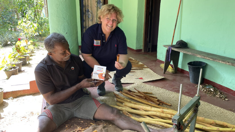 Lisette met meneer Susil Kumara