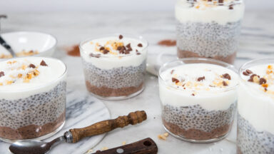 Tiramisu chia zaad pudding met kokosmelk