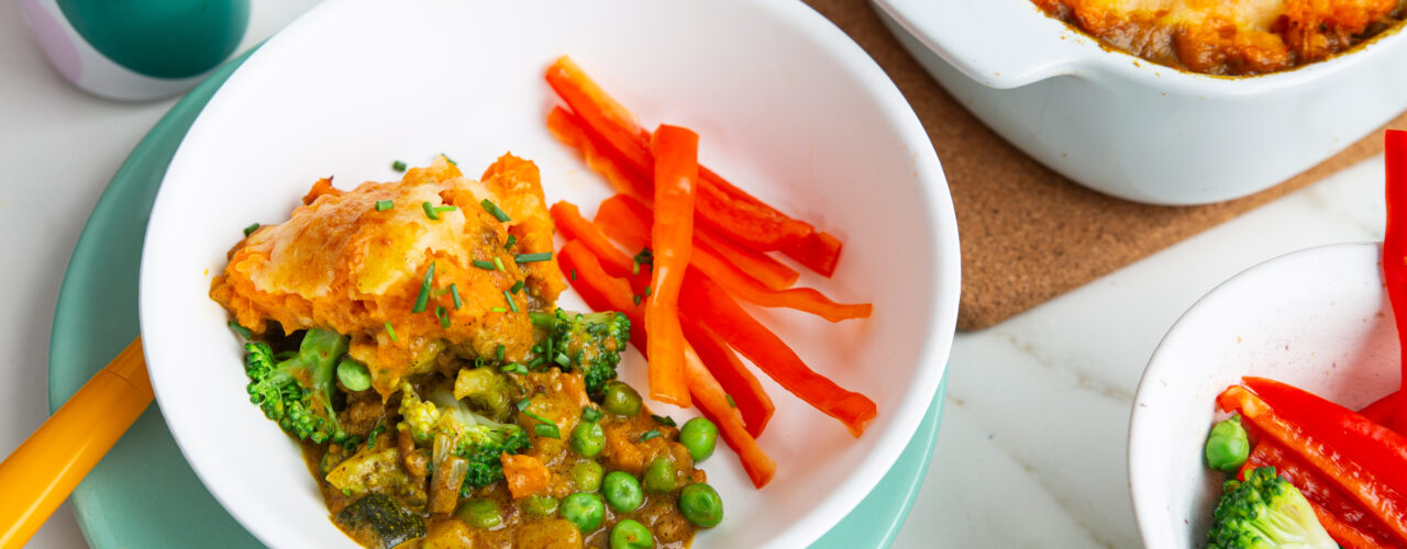 Milde curry ovenschotel met zoete aardappel, groenten en kaas – kindvriendelijk en makkelijk voor doordeweeks