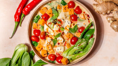 Romige Kokos visstoof met zoete aardappel, paksoi en citroengras